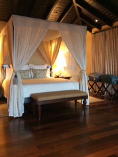 Canopy Bed at Royal Isabela